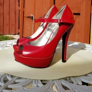 👠Guess red platform heels👠